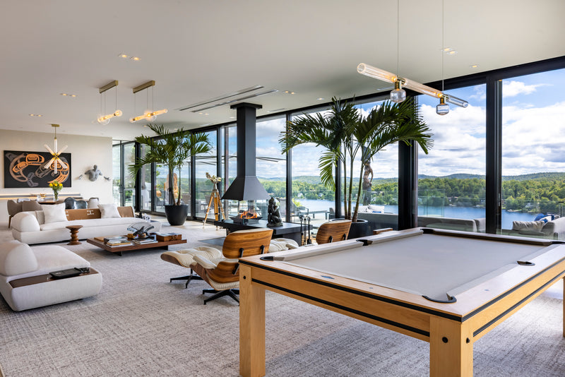Open-concept lounge featuring a Don-Bar central fireplace