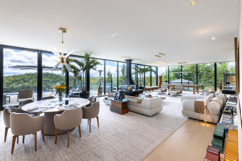 Panoramic interior view with a Don-Bar central wood fireplace